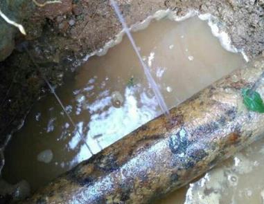 灵寿楼顶渗水维修公司分享下地暖漏水的原因及检测方法。